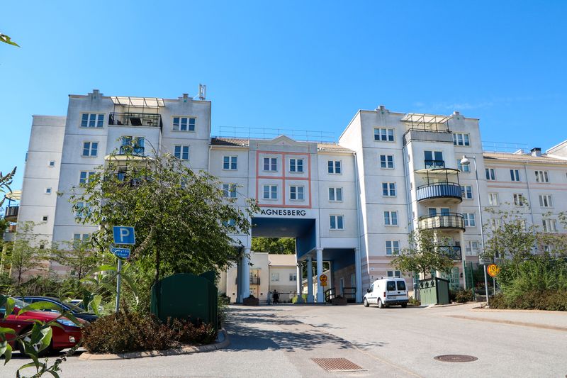 Agnesberg hus med träd