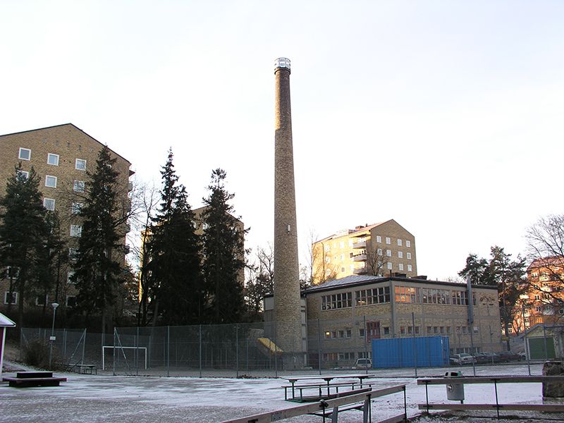 Värmecentral som försörjde bostäder söder om Råsundavägen. Byggdes 1948 och revs 2000.