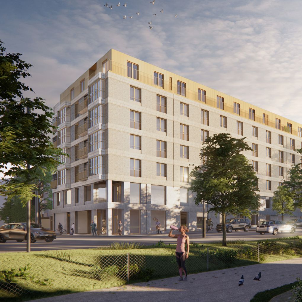 En husfasad i ljusa färger sett snett från gaveln med långsidan längs med en bilväg omringad av grönskande träd och i förgrunden går en kvinna klädd i träningskläder och dricker ur en vattenflaska.